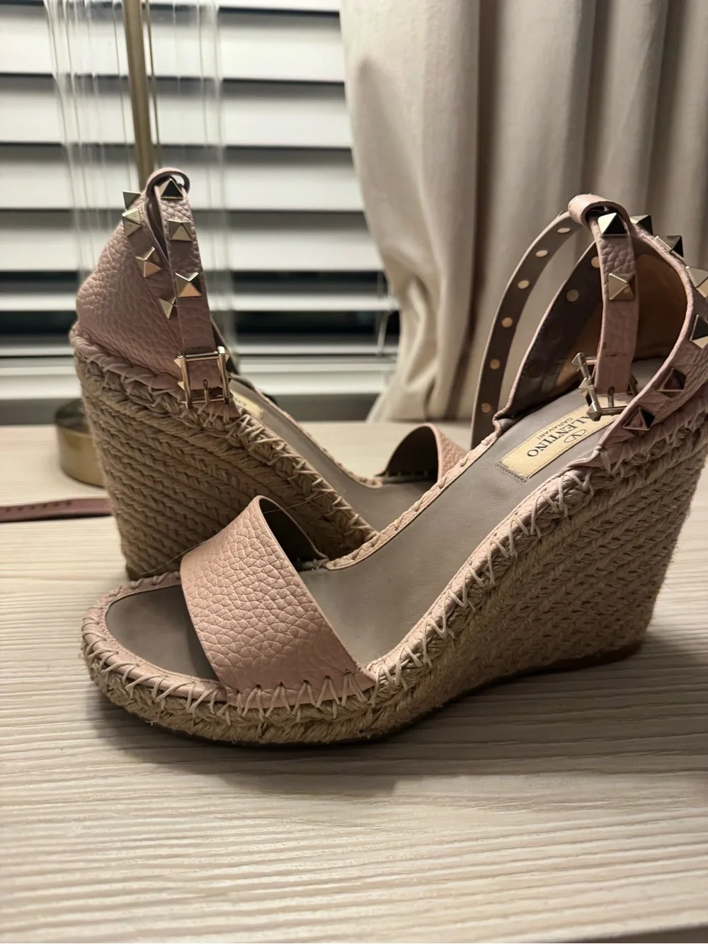 VALENTINO GARAVANI AUTHENTIC blush pink rockstud espadrills. ORIGINAL PACKAGING